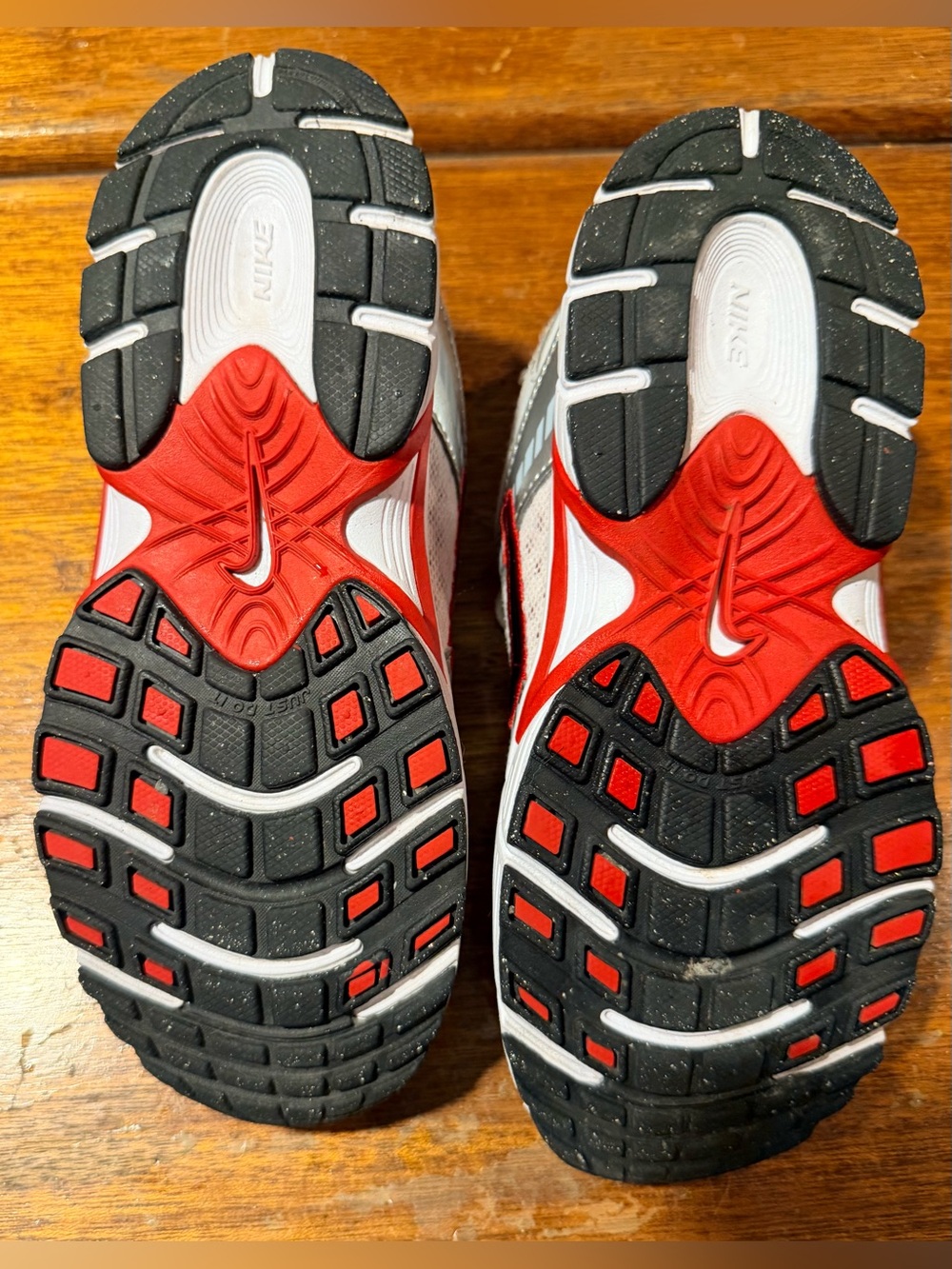 Nike V5 RNR White Gym Red Vast Gray Size 2.5Y - Picture 8 of 8
